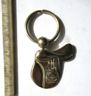 L.KANS 0505 - PAARDEZADEL EN STIJBEUGEL  - SELLES ET AGITATEURS DE CHEVAL - Key-rings