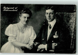 39345805 - Hochzeitspaar Soedermanland Uniform - Suède