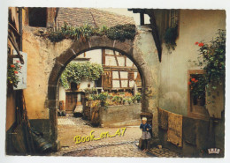 {91818} 68 Haut Rhin Riquewihr , Cour Des Juifs ; Animée - Colmar