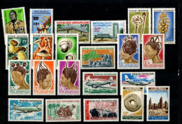 V - REP CENTRAFRICAINE - Année 1967  :  N° Y&T 79 à 101 + PA 46 à 54 -  (32 Timbres  Tous NSC **) - República Centroafricana