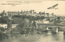 11)  CARCASSONNE  - Vue Générale Du Côté De La Ville - L' Aviateur Védrines évoluant Sur La Cité ( Signé De L'aviateur ) - Carcassonne