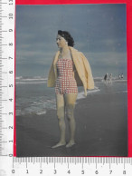 Femme En Maillot De Bain  - DONNA IN COSTUME - WOMAN - Personas Anónimos