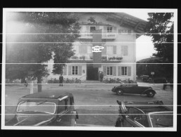 Orig. Foto 1936 Hotel Zur Post Bad Wiessee Im Festschmuck, Hakenkreuz Fahne, Herrliche Oldtimer, Cabriolet - Bad Wiessee