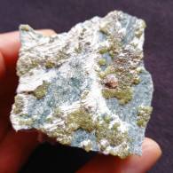 #L131 Andradit Granat Var. DEMANTOID Kristalle (Val Malenco, Sondrio, Italien) - Mineralien