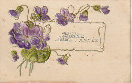 HO 22 - CARTE GAUFREE FANTAISIE  " BONNE ANNEE "  - PARCHEMIN ET VIOLETTES  -  2 SCANS  - Neujahr