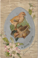 HO 26 - CARTE GAUFREE FANTAISIE  " A JOYFUL EASTER " - COUPLE DE POUSSINS DANS COQUILLE ARGENTEE  - FLEURS - 2 SCANS - Pasqua