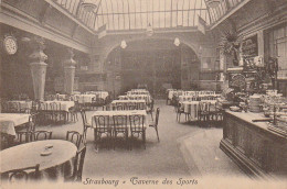 IN 3 - (67)  STRASBOURG - LA  TAVERNE DES SPORTS  -PROPRIETAIRE J. DIETZ  - SALLE -  2 SCANS - Straatsburg