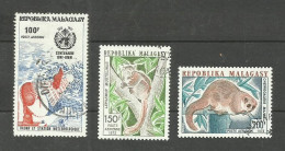 MADAGASCAR POSTE AERIENNE N°129 à 131 Cote 4.65€ - Madagascar (1960-...)