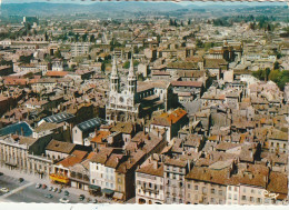 IN 11 - (71)  MACON - VUE  GENERALE AERIENNE - EGLISE SAINT PIERRE  - CARTE COULEURS -  2 SCANS  - Macon