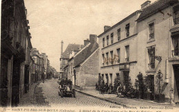 SAINT-PIERRE-SUR-DIVES  L'Hôtel De La Croix-Verte Et La Rue De Falaise - Sonstige & Ohne Zuordnung