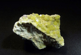 Sulphur On Matrix ( 4 X 3 X 3 Cm )  San Felipe - Baja California - Mexico - Minéraux