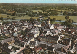 IN 16 - (72) LUCHE PRINGE  - VUE AERIENNE SUR LA PLACE ET LE CENTRE -  CARTE COULEURS - 2 SCANS - Luche Pringe