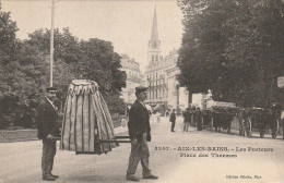 IN 18  - (73)  AIX LES BAINS -  LES PORTEURS PLACE DES THERMES - 2 SCANS  - Aix Les Bains