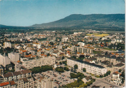 IN 22 - (74)  ANNEMASSE -  VUE GENERALE AERIENNE - LE LYCEE ET PLACE DE LA LIBERATION - CARTE COULEURS -   2 SCANS  - Annemasse