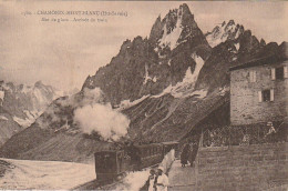 IN 23 - (74) CHAMONIX MONT BLANC  - MER DE GLACE - ARRIVEE DU TRAIN  - 2 SCANS - Chamonix-Mont-Blanc