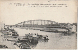 IN 25-(75) PARIS - PASSERELLE DU METROPOLITAIN - QUAI D'AUSTERLITZ- BATEAU LAVOIR - BATEAU DE TRANSPORT - 2 SCANS - Bridges