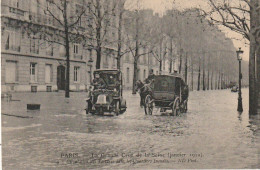 IN 27 -(75 PARIS 1910 - GRANDE CRUE DE LA SEINE - CIRCULATION DES VOITURES DANS LES QUARTIERS INONDES - CALECHE- 2 SCANS - Alluvioni Del 1910