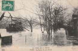 IN 27 -(75) PARIS  -  CRUE DE LA SEINE - LE SQUARE DU PONT ROYAL -  2 SCANS - De Overstroming Van 1910