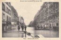 IN 27 -(75) SOUVENIR INONDATIONS 1910 - PARIS - AVENUE LEDRU ROLLIN - PASSERELLE , BARQUES - 2 SCANS  - Inondations De 1910