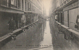 IN 28-(75) PARIS - CRUE DE LA SEINE - LES PASSERELLES A CIRCULATION DU SYSTEME ENO - 2 SCANS - Alluvioni Del 1910