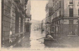 IN 28-(75) INONDATIONS DE  PARIS  - RUE DE BOURGOGNE - BARQUE ET CANOTEUR  - 2 SCANS - Inondations De 1910