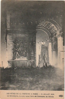 JA 2 - (75) LES FETES DE LA VICTOIRE A PARIS 1919 - LE CENOTAPHE , LA NUIT , SOUS L'ARC DE TRIOMPHE DE L'ETOILE- 2 SCANS - Lotes Y Colecciones