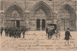 JA 3- (75) PARIS  - PORTAIL  NOTRE DAME  - MILITAIRES - CARRIOLE A CHEVAL - 2 SCANS  - Iglesias