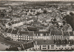 JA 8 -(76) GOURNAY EN BRAY - CENTRE VILLE  - VUE AERIENNE - 2 SCANS - Gournay-en-Bray