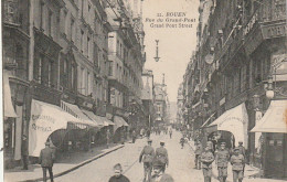 JA 11 -(76) ROUEN - RUE DU GRAND PONT - MILITAIRES BRITANNIQUES - 2 SCANS - Rouen