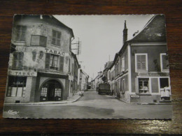 CPA - Grand Format - Rebais (77) - Rue St Saint Nicolas - Café Tabac - Coiffeur - 1955 - SUP (HV 20) - Rebais