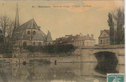 JA 15 -(77) NEMOURS - BORDS DU LOING - L ' EGLISE - LE PONT - CARTE TOILEE COLORISEE - 2 SCANS - Nemours