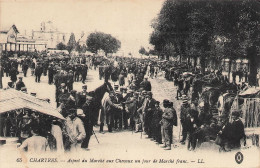 28 CHARTRES - Aspect Du Marché Aux Chevaux Un Jour De Marché - Chartres