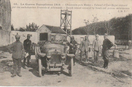 JA 17 -(77) GUERRE  1914 - CHAUCONIN  - COLONEL D' ETAT MAJOR ENTOURE PAR DES AMBULANCIERS - AUTOMOBILE - 2 SCANS - Autres & Non Classés