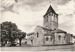 JA 22-(79) MELLE - EGLISE ROMANE SAINT PIERRE (XIIe SIECLE) - 2 SCANS - Melle