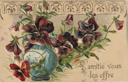 JA 25 - " L' AMITIE VOUS LES OFFRE " - CARTE FANTAISIE GAUFREE - VASE DE FLEURS : PENSEES - 2 SCANS - Altri & Non Classificati