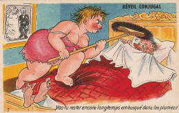 KO 2 - REVEIL CONJUGAL - " VAS TU RESTER ... " - MARI APEURE SOUS LES DRAPS FACE AU BALAI DE SA FEMME- 2 SCANS - Humour