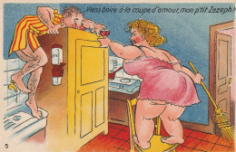 KO 2- "VIENS BOIRE A LA COUPE D' AMOUR , .."- HOMME REFUGIE SUR UNE ARMOIRE DEVANT SA FEMME TENANT UN BALAI - 2 SCANS - Humour