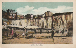 KO 4-(80) AULT - SUR LE SABLE - PROMENEURS ET ESTIVANTS - CARTE COLORISEE - 2 SCANS  - Ault