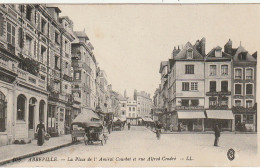 KO 7-(80) ABBEVILLE - LA PLACE DE L' AMIRAL COURBET ET RUE ALFRED CENDRE - COMMERCES : CAFE DU PROGRES - 2 SCANS  - Abbeville