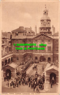 R540344 London. Horse Guards Changing The Guard. Photochrom. 1933 - Sonstige & Ohne Zuordnung