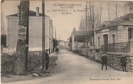 KO 17 -(82) SEPTFONDS - LE BOULEVARD DES ECOLES - VILLAGEOIS , ENFANTS - 2 SCANS - Autres & Non Classés