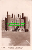 R540675 Hampton Court Palace. West Front And Moat Bridge. W. H. S. Kingsway Real - Monde