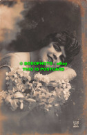 R540680 Woman With Dark Hair And Flowers. Luz - Monde