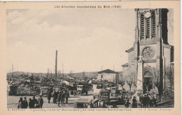 KO 20-(82) REYNIES - INONDATIONS 1930 - ROUTE DE MONTAUBAN ET RUE DU MARECHAL FOCH - POPULATION AU MILIEU DES DECOMBRES- - Inondations