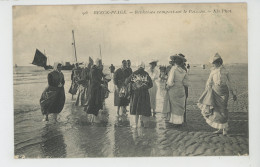 BERCK PLAGE - Berckoises Remportant Le Poisson - Berck