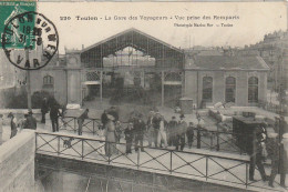 KO 22-(83) TOULON - LA GARE DES VOYAGEURS - VUE PRISE DES REMPARTS  - 2 SCANS - Toulon