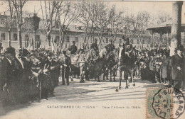 KO 25-(83) TOULON - CATASTROPHE DU IENA - DANS L' ATTENTE DU DEFILE - 2 SCANS - Catástrofes