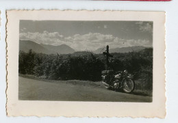 Snapshot Moto Pas Animé Paysage Calvaire Id Entre Lourdes Et Pau 1936 Voyage - Anonymous Persons