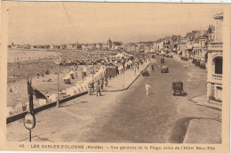 LE 4-(85) LES SABLES D' OLONNE - VUE GENERALE DE LA PLAGE , PRISE DE L' HOTEL BEAU SITE  - AUTOMOBILES -  2 SCANS - Sables D'Olonne