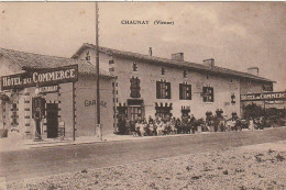 LE 9-(86) CHAUNAY - HOTEL DU COMMERCE  , RESTAURANT - CLIENTS ATTABLES - 2 SCANS - Andere & Zonder Classificatie